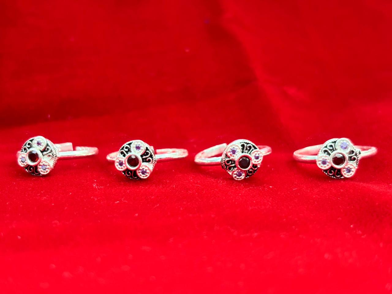Real Silver Small Oxidised stones Round Bichiya/ Toe rings (set of 4 pieces)